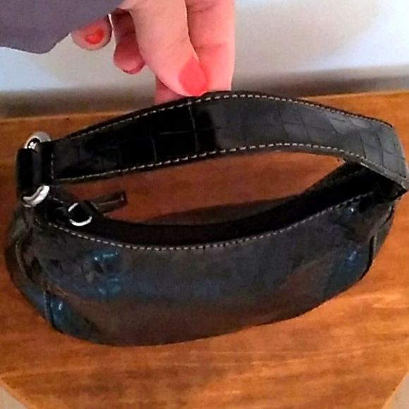 Nine West Black Alligator Design Hand Bag. - Picture 5 of 11